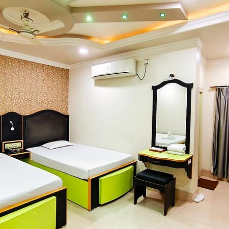 Hotel Samrat Baharampur Dış mekan fotoğraf