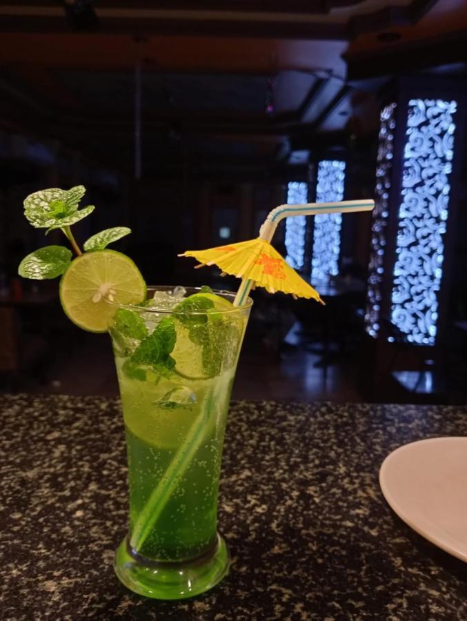 Hotel Samrat Baharampur Dış mekan fotoğraf
