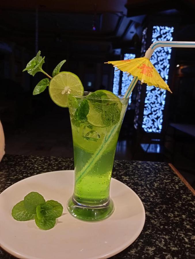 Hotel Samrat Baharampur Dış mekan fotoğraf