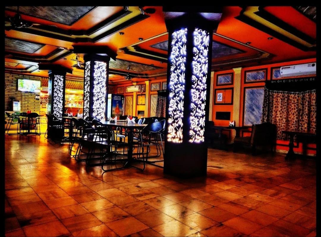 Hotel Samrat Baharampur Dış mekan fotoğraf