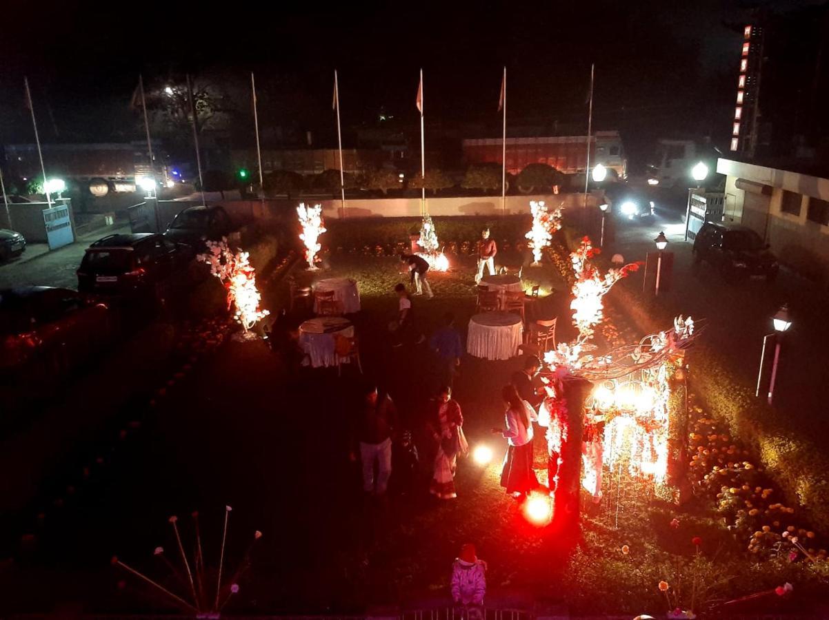 Hotel Samrat Baharampur Dış mekan fotoğraf