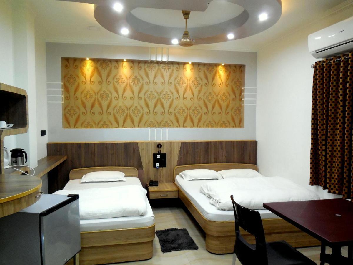 Hotel Samrat Baharampur Dış mekan fotoğraf