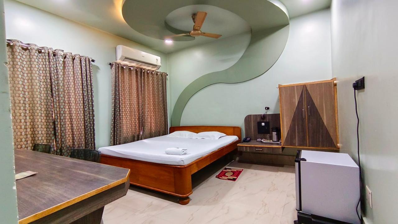 Hotel Samrat Baharampur Dış mekan fotoğraf