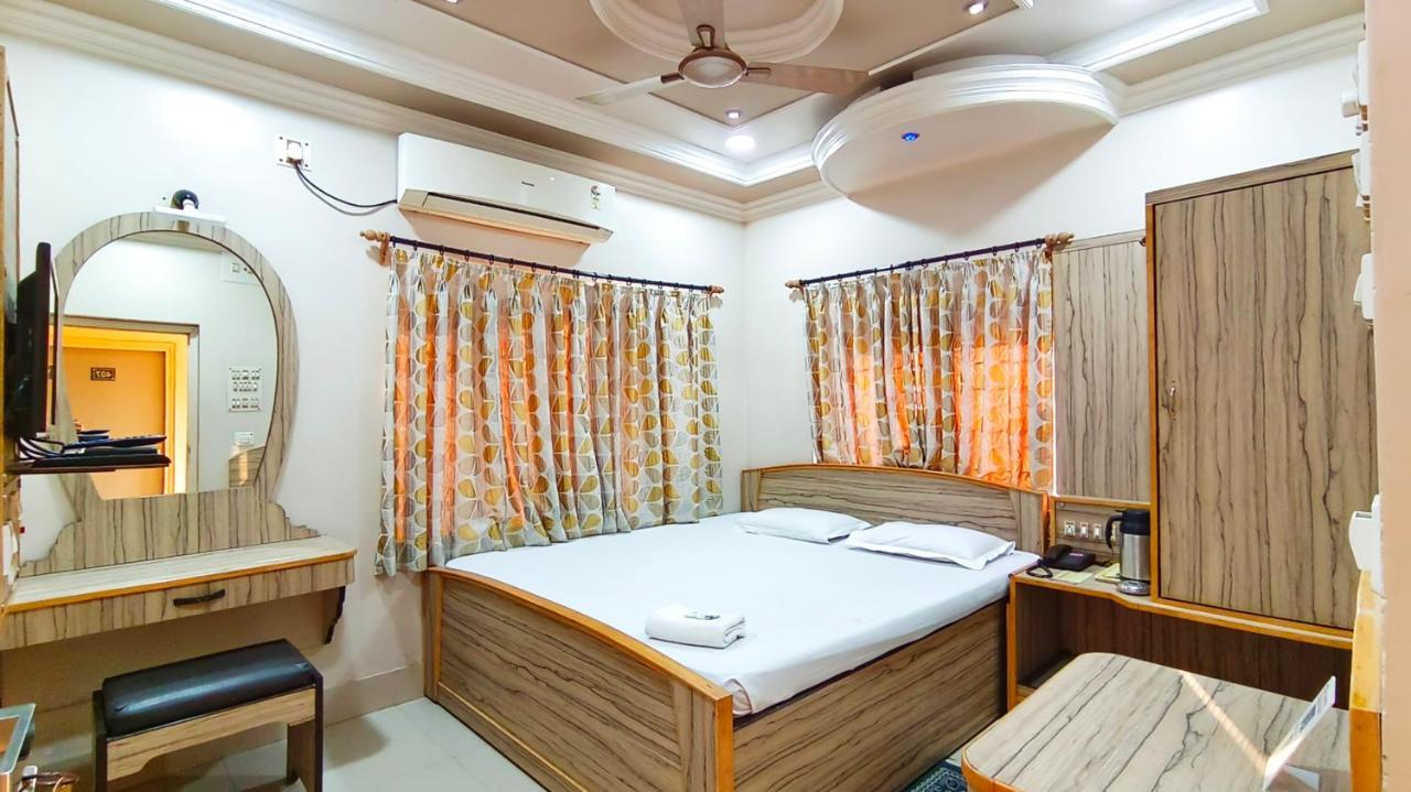 Hotel Samrat Baharampur Dış mekan fotoğraf