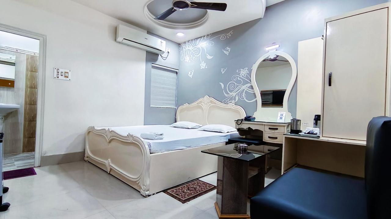 Hotel Samrat Baharampur Dış mekan fotoğraf