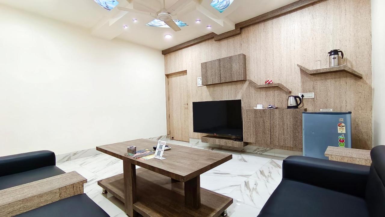 Hotel Samrat Baharampur Dış mekan fotoğraf