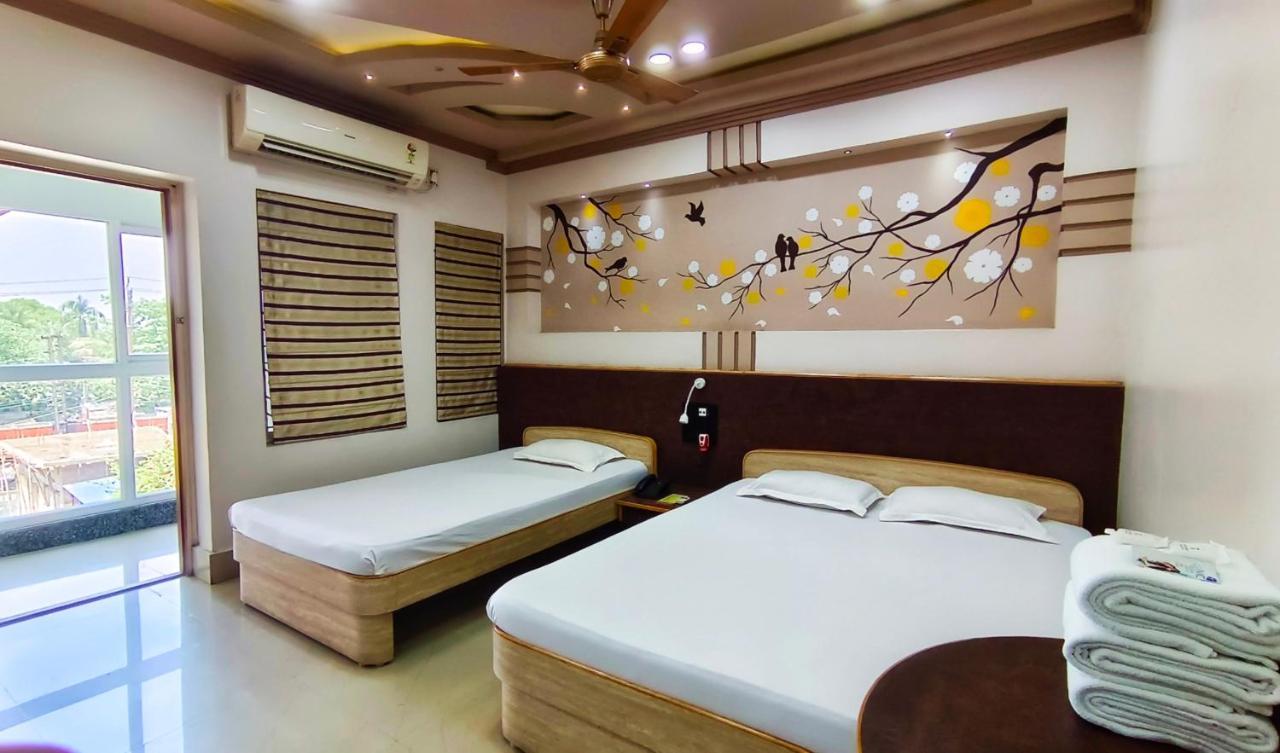 Hotel Samrat Baharampur Dış mekan fotoğraf
