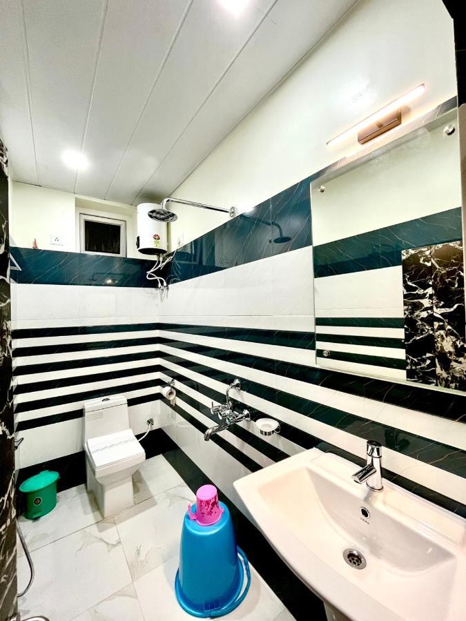 Hotel Samrat Baharampur Dış mekan fotoğraf