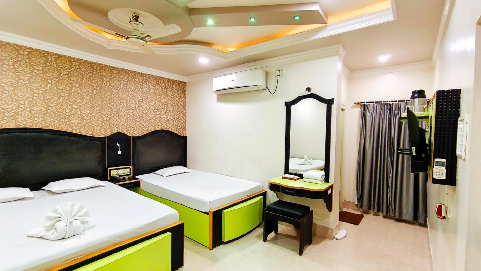 Hotel Samrat Baharampur Dış mekan fotoğraf