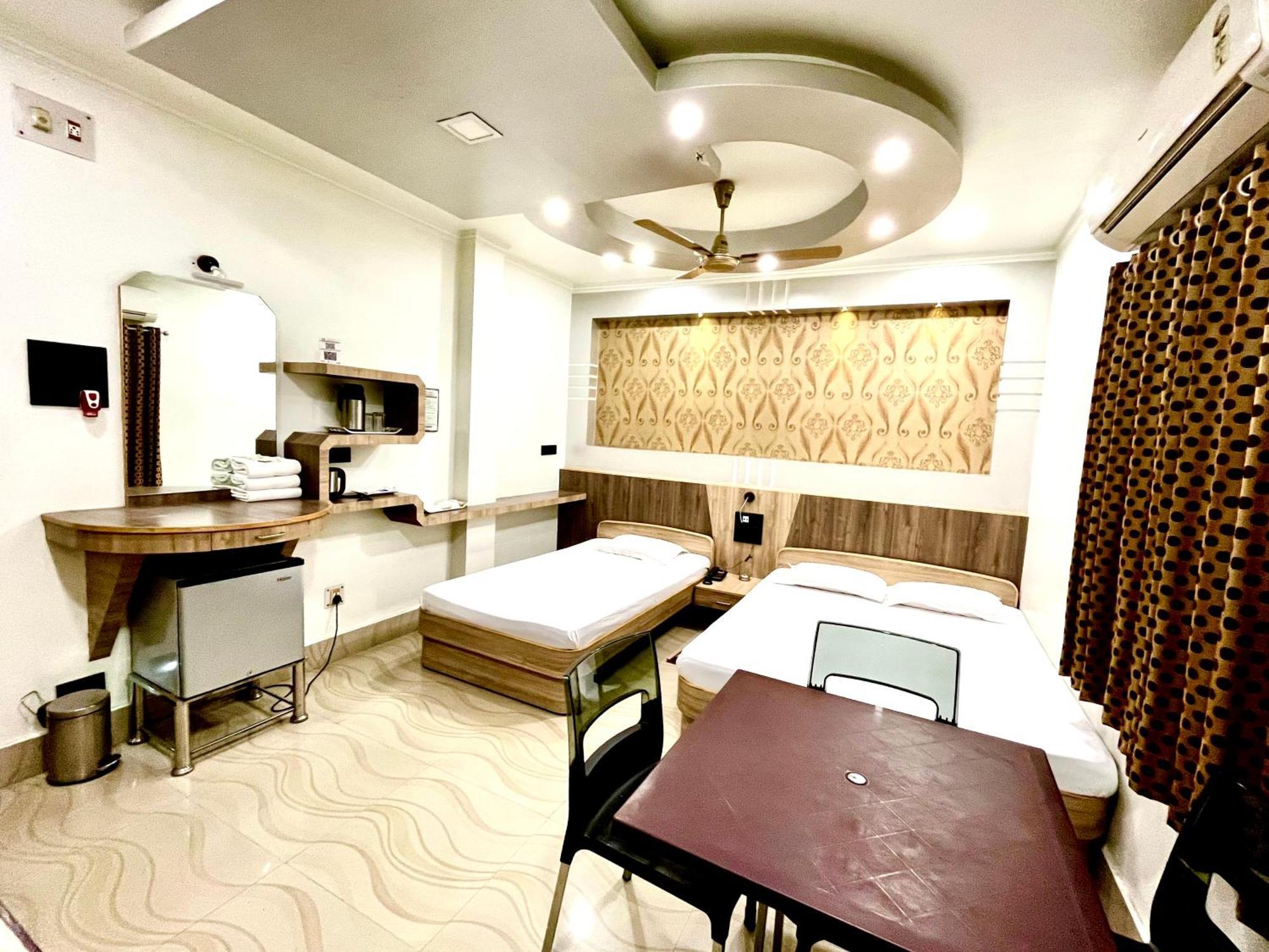 Hotel Samrat Baharampur Dış mekan fotoğraf
