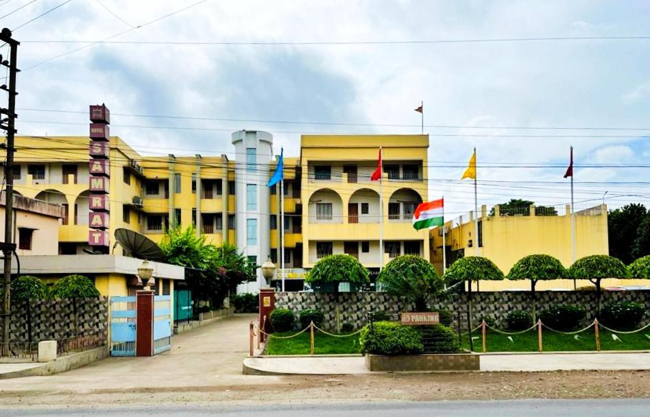 Hotel Samrat Baharampur Dış mekan fotoğraf