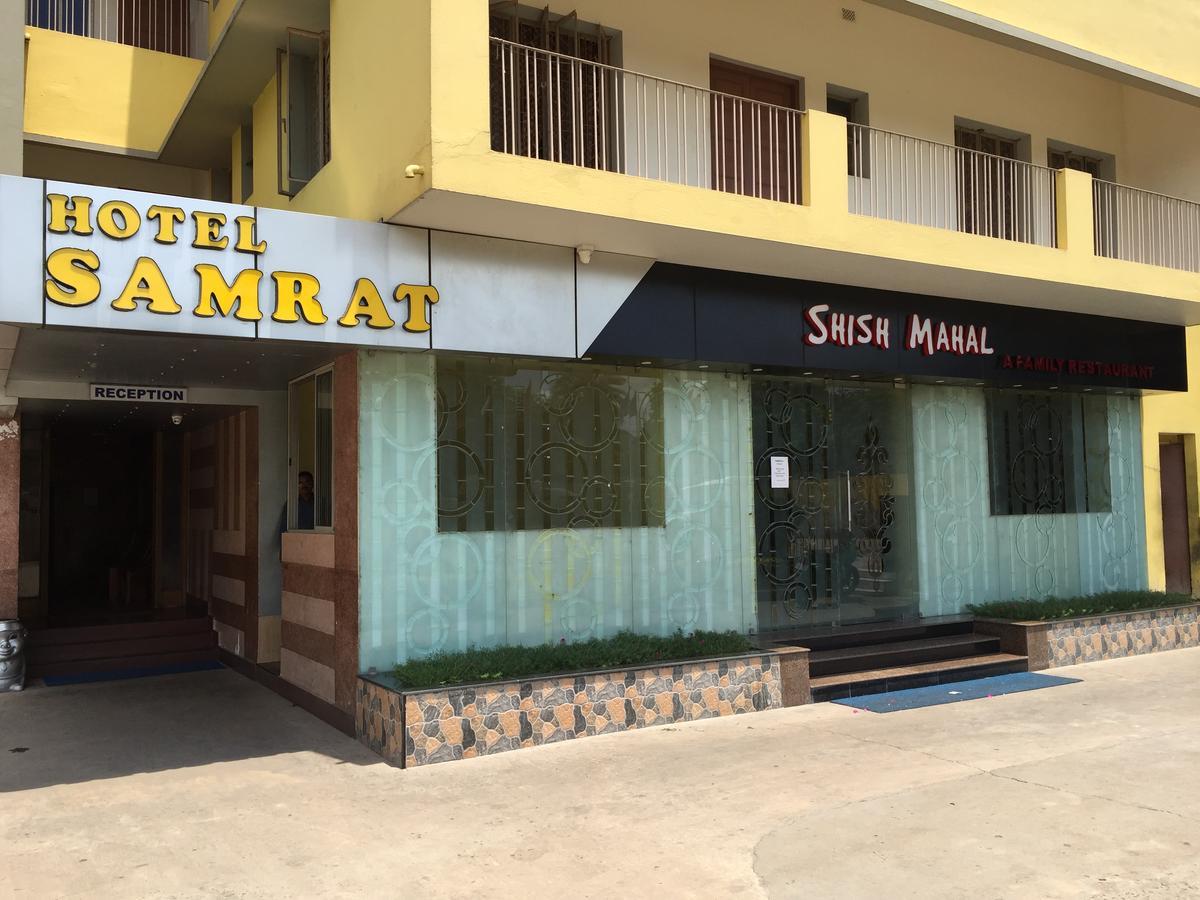 Hotel Samrat Baharampur Dış mekan fotoğraf