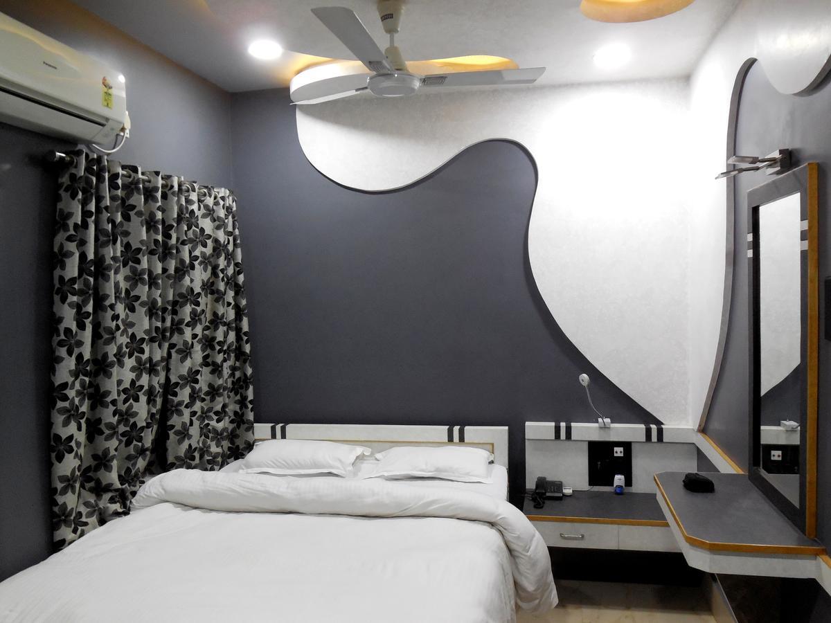 Hotel Samrat Baharampur Dış mekan fotoğraf