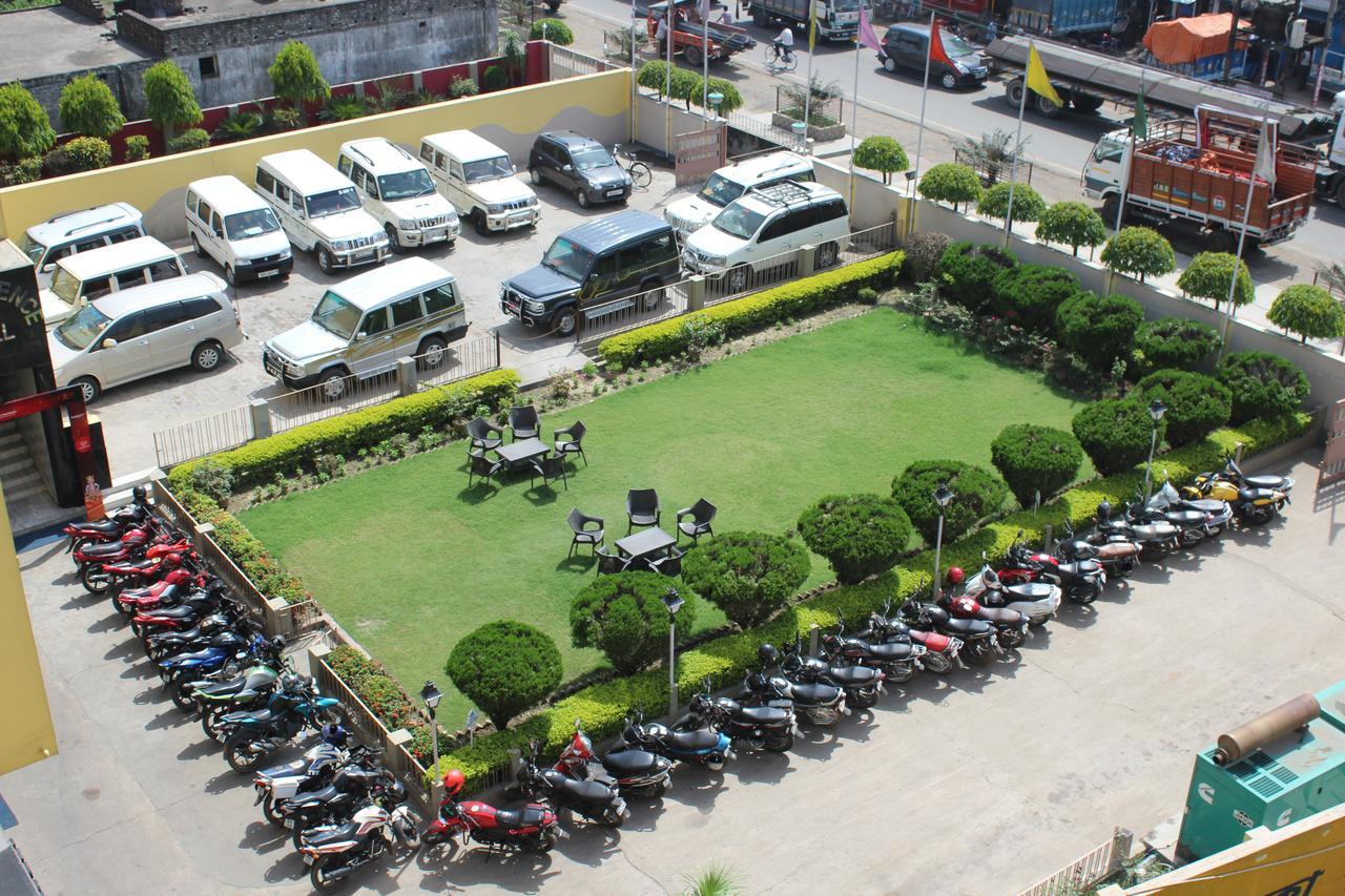 Hotel Samrat Baharampur Dış mekan fotoğraf