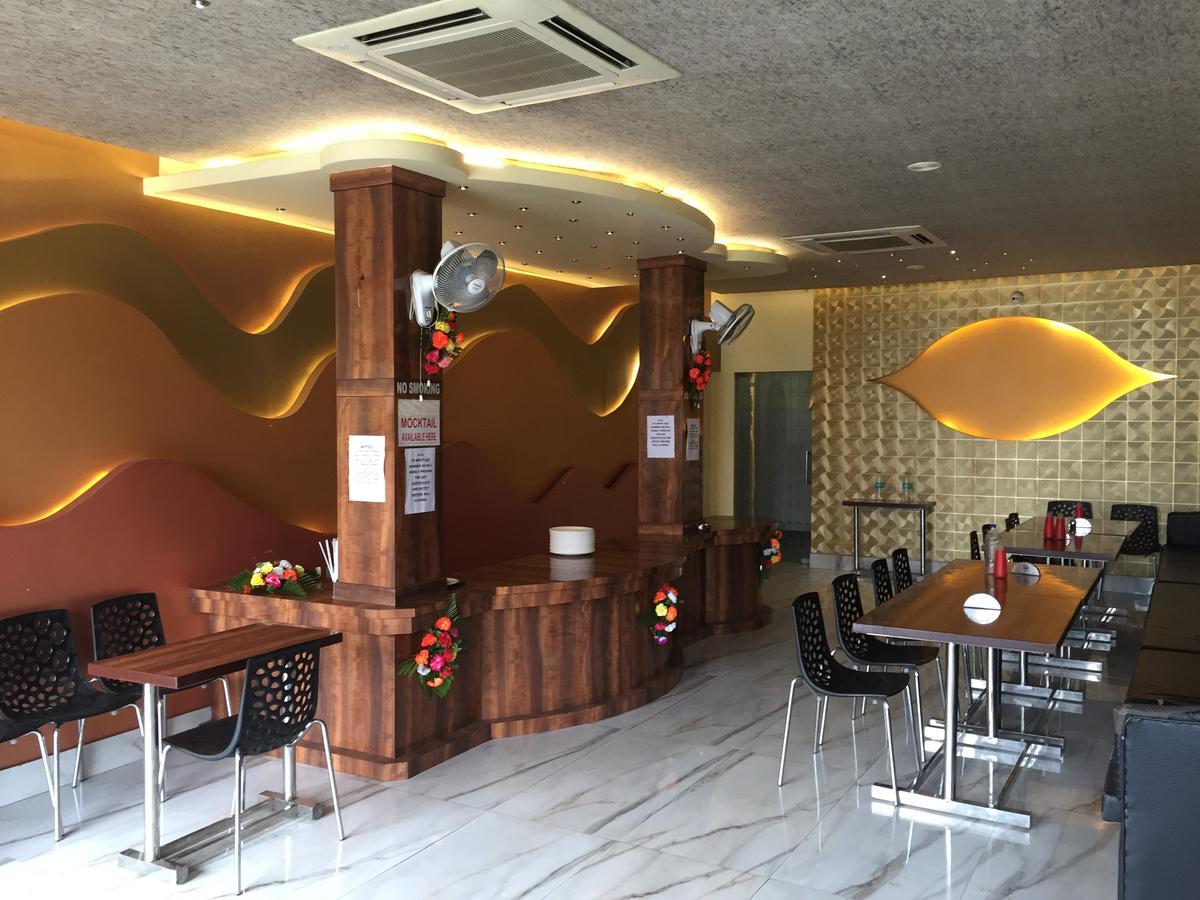 Hotel Samrat Baharampur Dış mekan fotoğraf