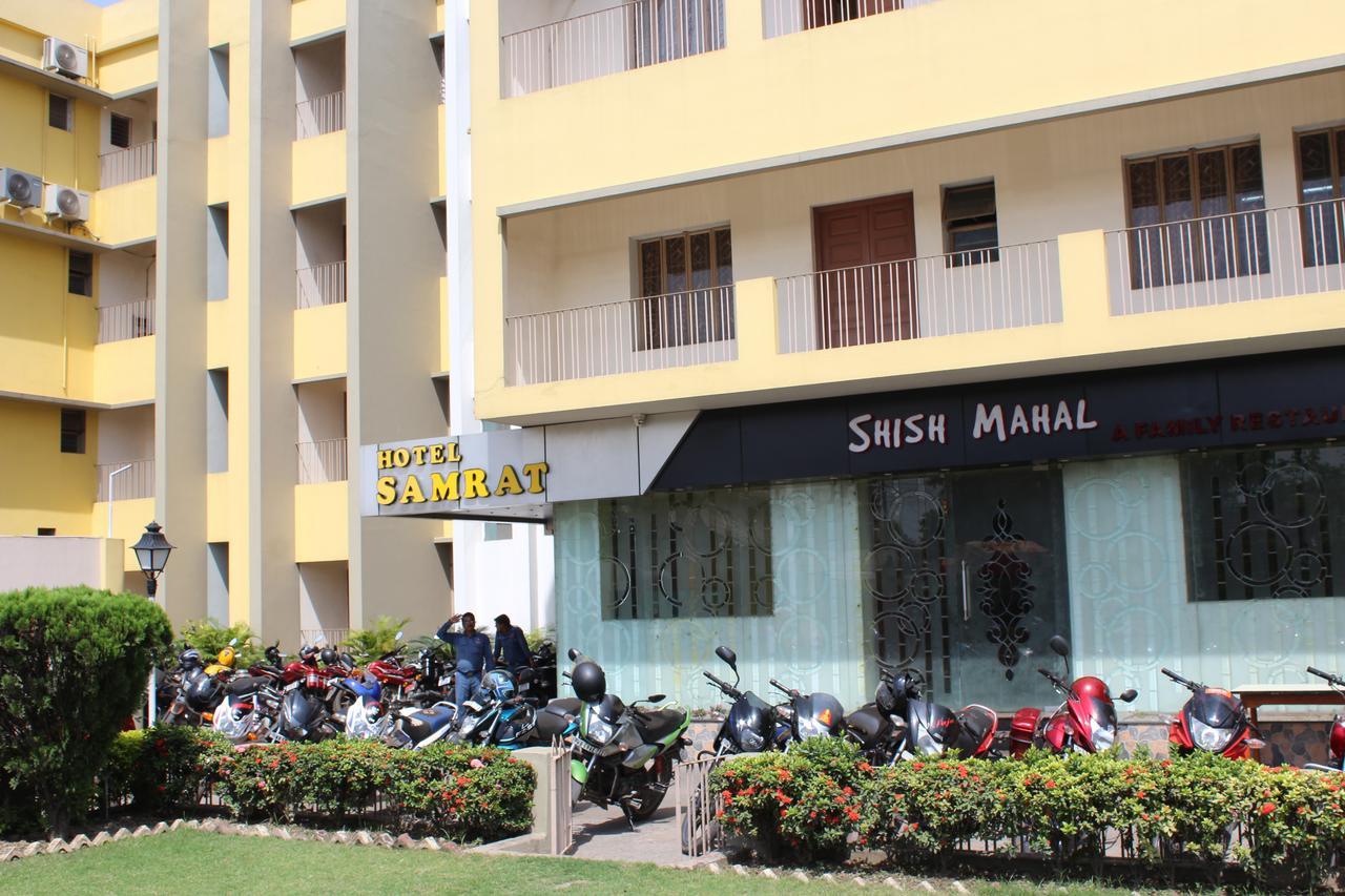 Hotel Samrat Baharampur Dış mekan fotoğraf