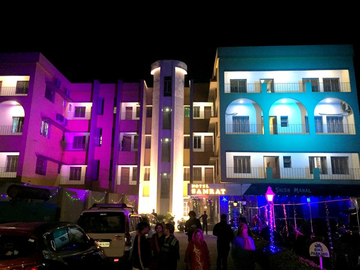Hotel Samrat Baharampur Dış mekan fotoğraf